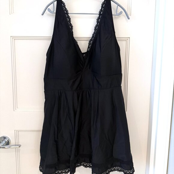 Size Torrid 3 - Black V-Neck Swimsuit with Skirt - Picture 1 of 6